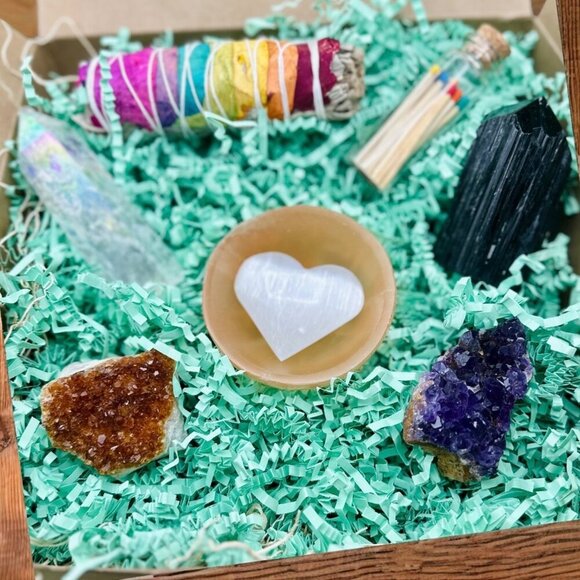 Crystal Gift Box Love Healing and Spiritual Connection Set for Valentines Day - Picture 3 of 12